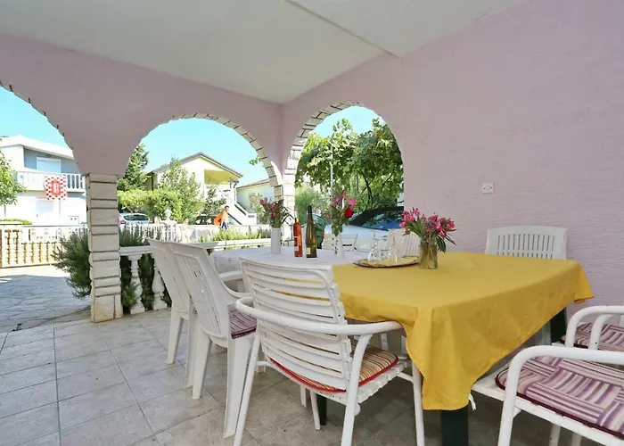 Apartment Neyla Vir