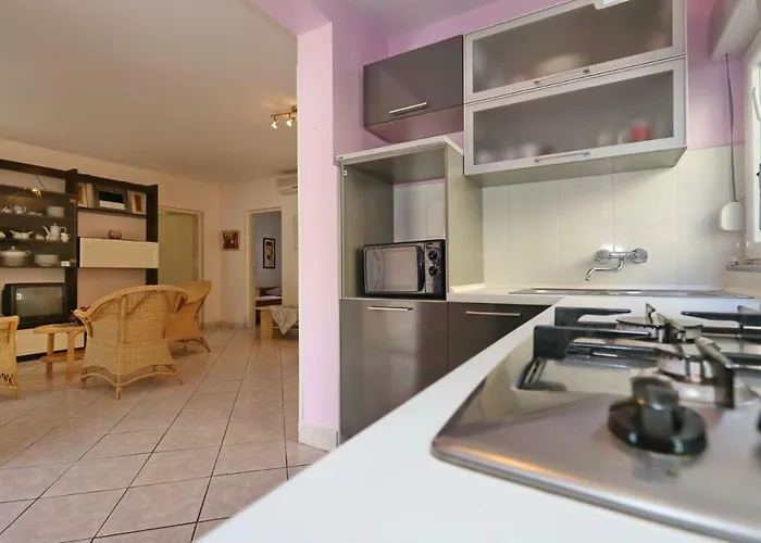 Neyla Apartment *
