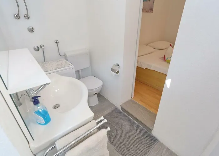 Apartment Neyla Vir