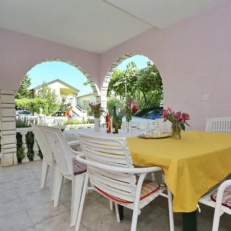 Apartment Neyla Vir