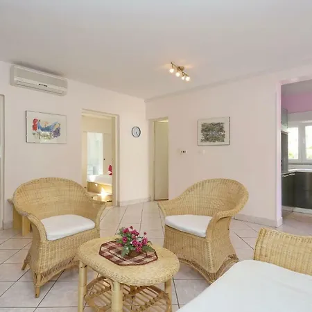 Apartment Neyla *