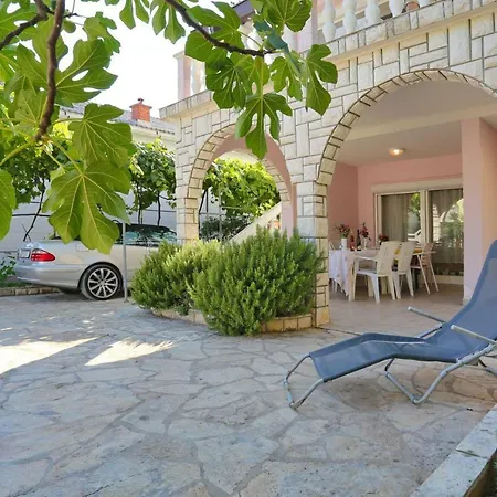 Neyla Apartment