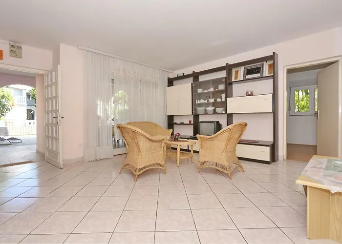 Neyla Apartment *